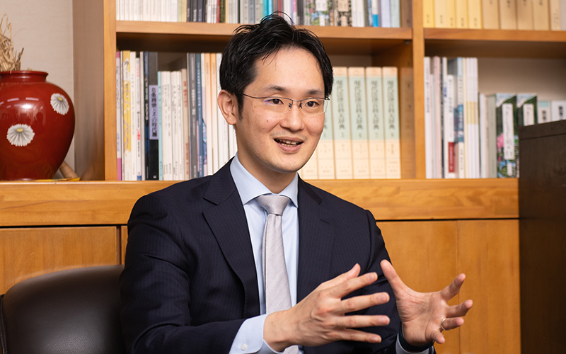 岩岡 寛人 氏